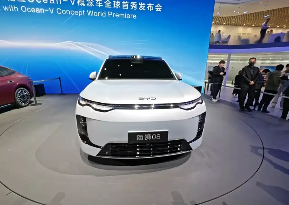 BYD Sealion 08 sở hữu cụm đèn trước 2 tầng