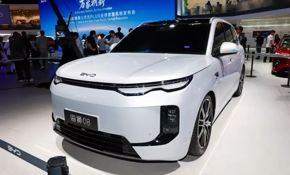 BYD Sealion 08 chạy được 900 km sau 1 lần sạc đầy pin