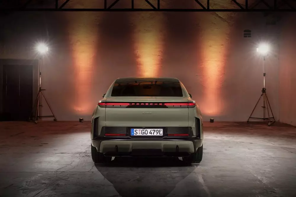 Porsche Cayenne Coupe EV tăng tốc nhanh như 911 Turbo S