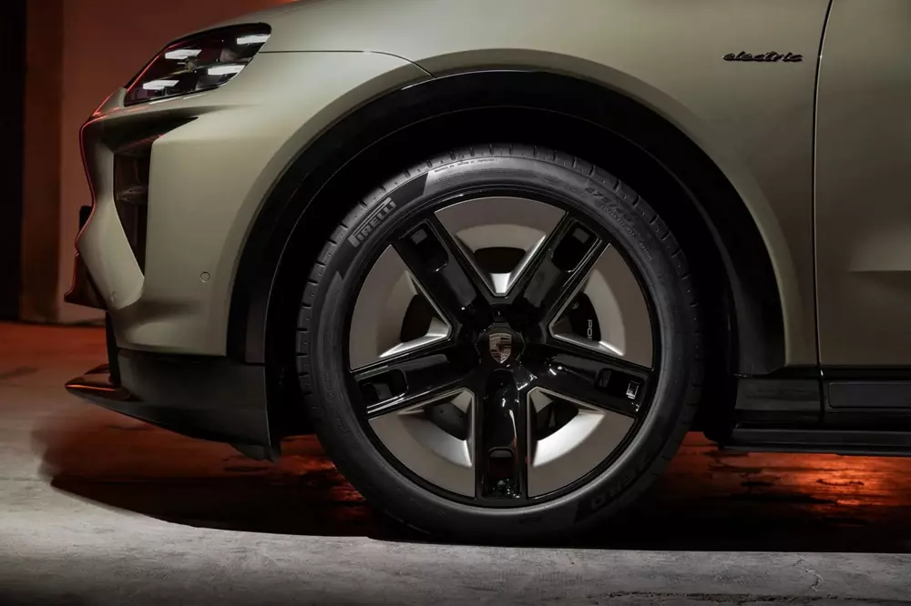 Porsche Cayenne Coupe EV có khả năng kéo tốt