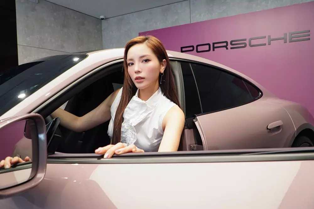 Chiếc Porsche Taycan của Kỳ Duyên rất nhanh và mạnh mẽ