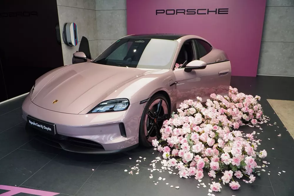 Porsche Taycan sở hữu thiết kế đẹp mắt và mượt mà