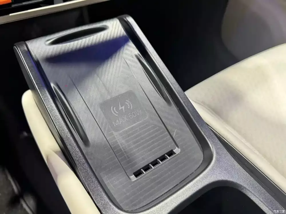 BYD Seagull 2026 được trang bị sạc không dây 50W