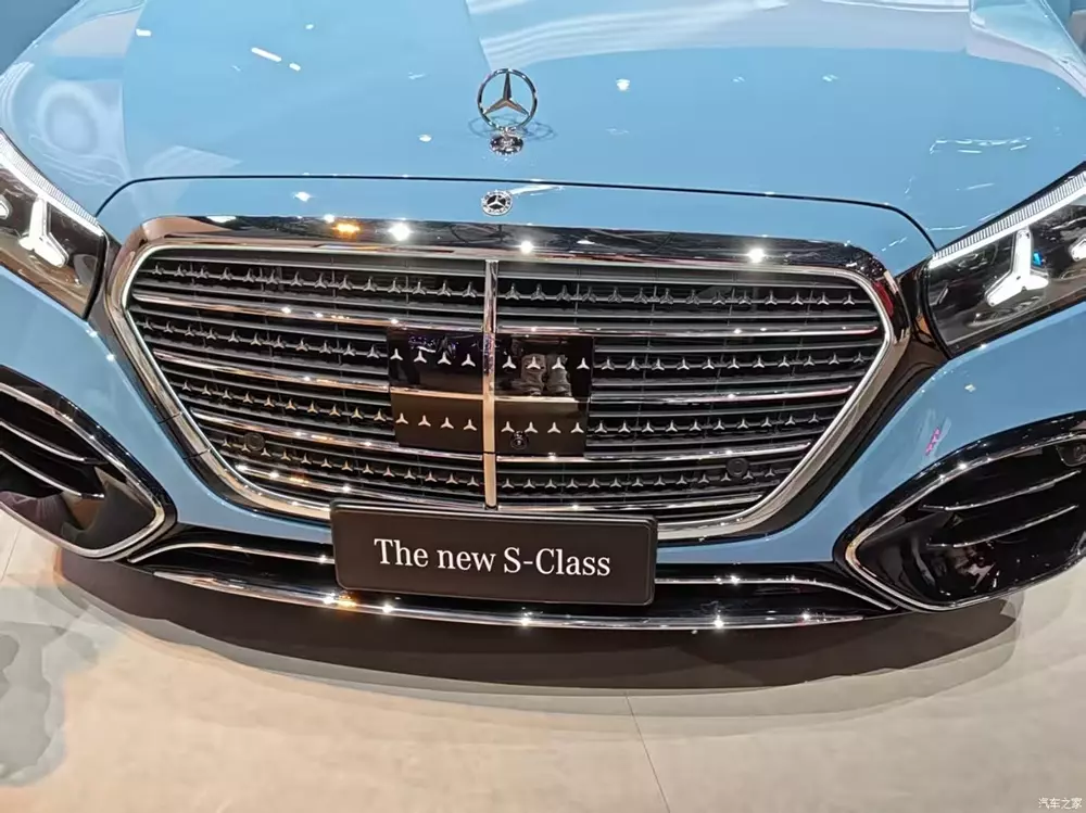 Mercedes-Benz S-Class 2026 có thêm lưới tản nhiệt mới