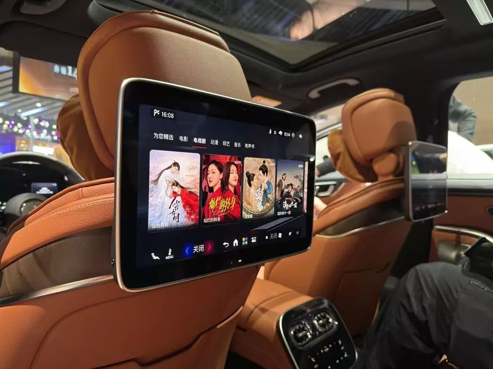 Màn hình giải trí dành cho hàng ghế sau của Mercedes-Benz S-Class 2026