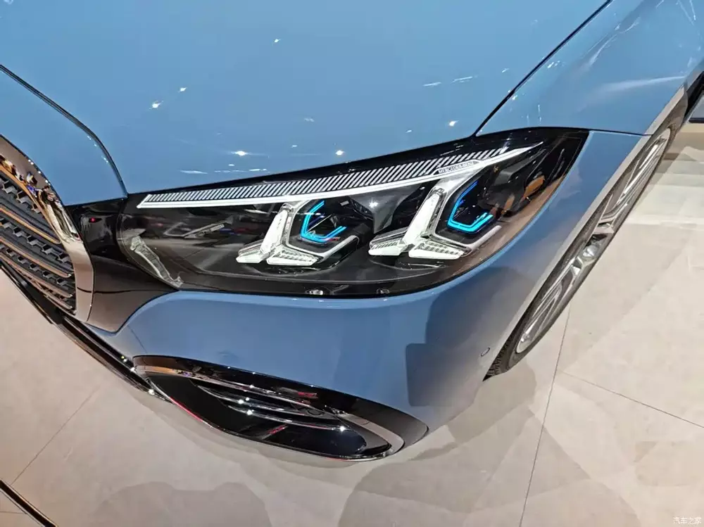 Mercedes-Benz S-Class 2026 được trang bị đèn pha công nghệ cao