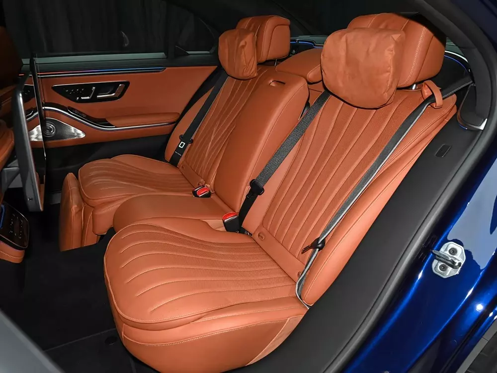 Hàng ghế sau của Mercedes-Benz S-Class 2026