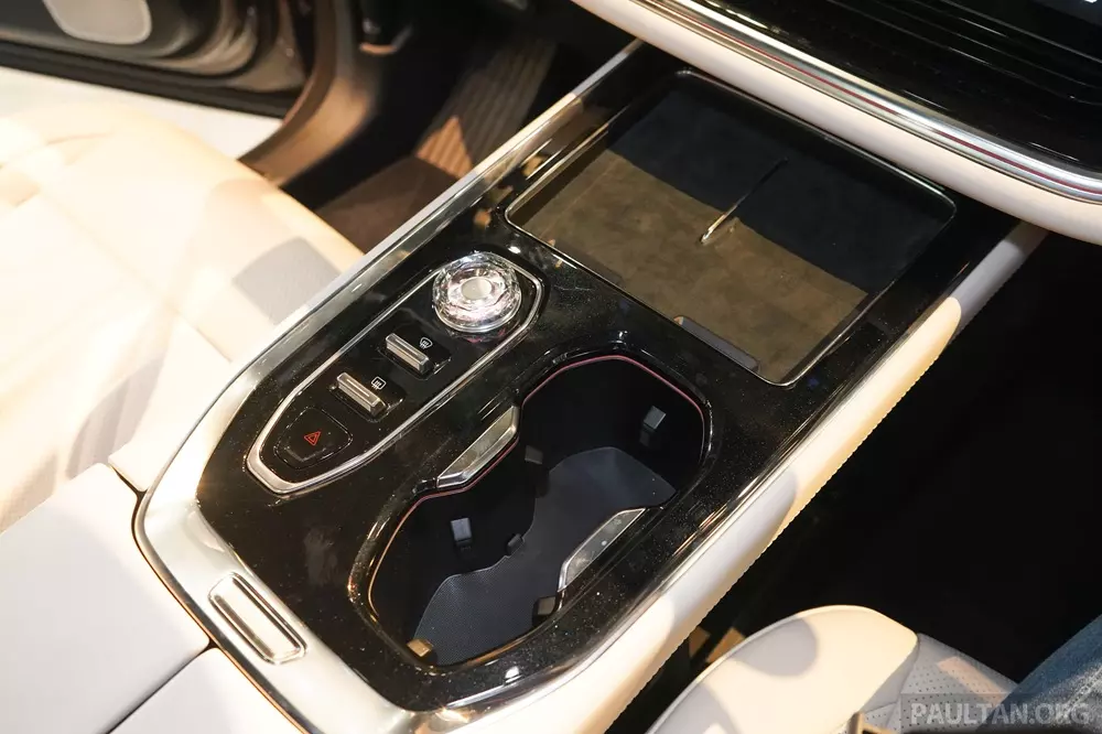 Cụm điều khiển trung tâm của Zeekr 009 2026