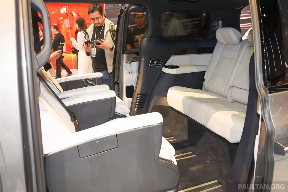 2 hàng ghế sau của Zeekr 009 2026 có thể quay mặt vào nhau