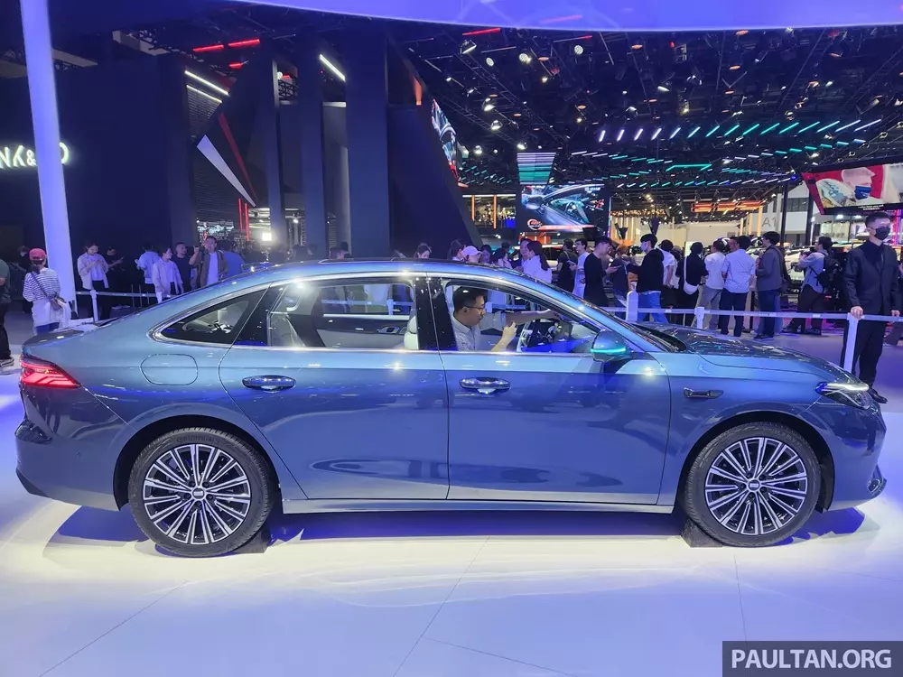 Geely Galaxy A7 2026 cạnh tranh với Toyota Camry bằng giá rẻ