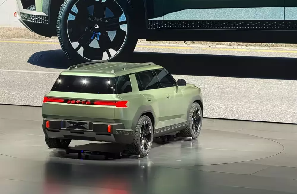 Jetta X được trang bị cụm đèn hậu mỏng và vắt ngang đuôi xe