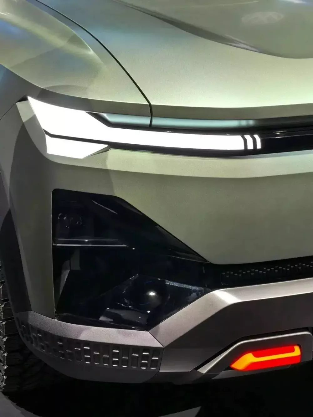 Cận cảnh hệ thống đèn trước của Jetta X