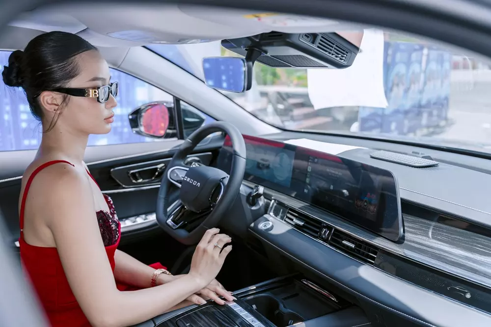 Khoang lái của Omoda C5 SHS-H