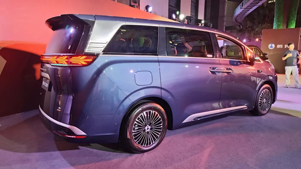 BYD Denza D9 2026 có cả phiên bản PHEV và EV