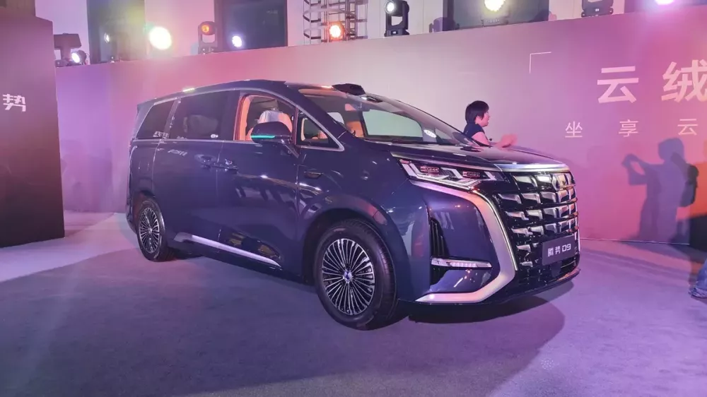 MPV cỡ lớn BYD Denza D9 2026 chính thức được bán ra thị trường