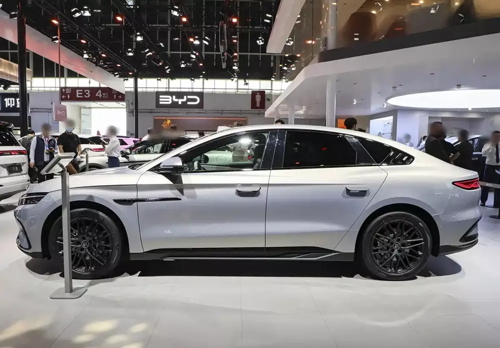 BYD Han EV Flash Charge Edition sở hữu mâm hợp kim 19 inch