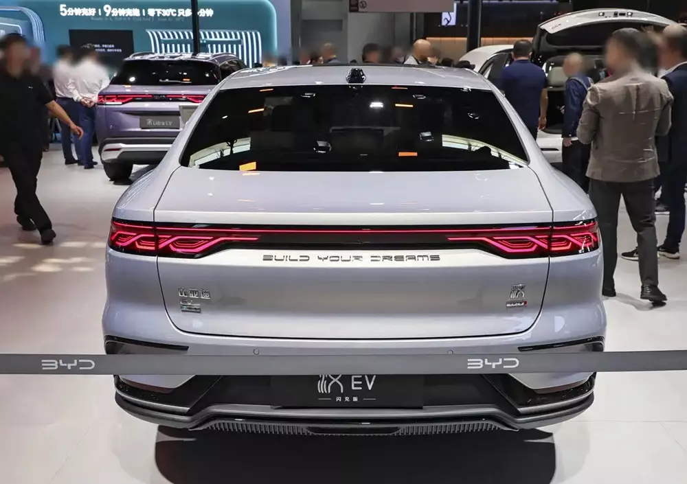 BYD Han EV Flash Charge Edition sở hữu hệ thống trợ lái Gods Eyes 5.0