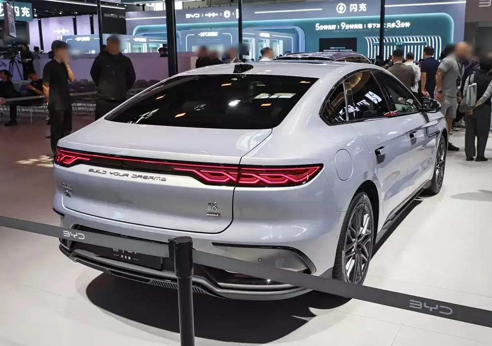 BYD Han EV Flash Charge Edition được trang bị pin Blade thế hệ thứ hai và công nghệ sạc siêu nhanh mới