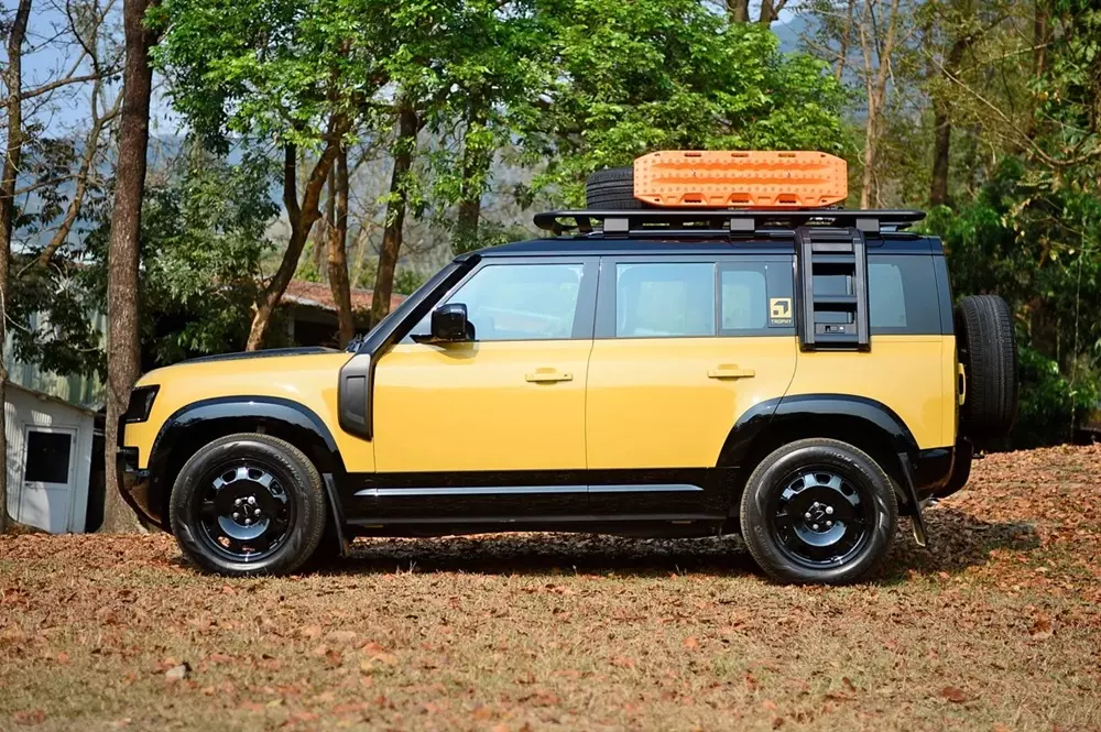 Land Rover Defender 110 Trophy Edition dùng mâm 20 inch với thiết cổ điển