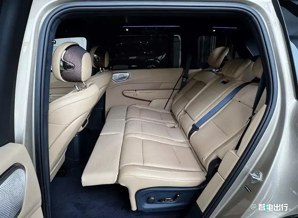 Lynk & Co 900 bản 5 chỗ sở hữu hàng ghế sau rộng rãi