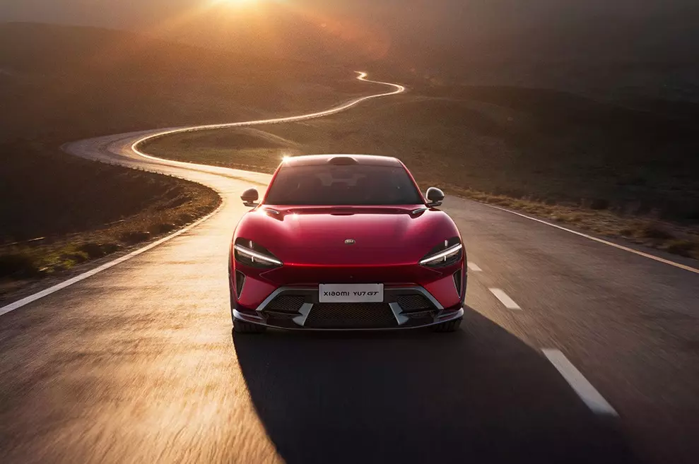 Xiaomi YU7 GT sở hữu logo đặc biệt làm từ sợi carbon kết hợp vàng 24K