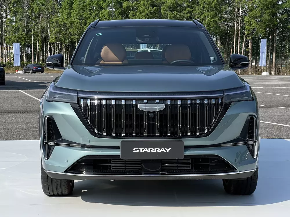 Geely Boyue L 2026 được cải tiến ở khu vực phía trước.