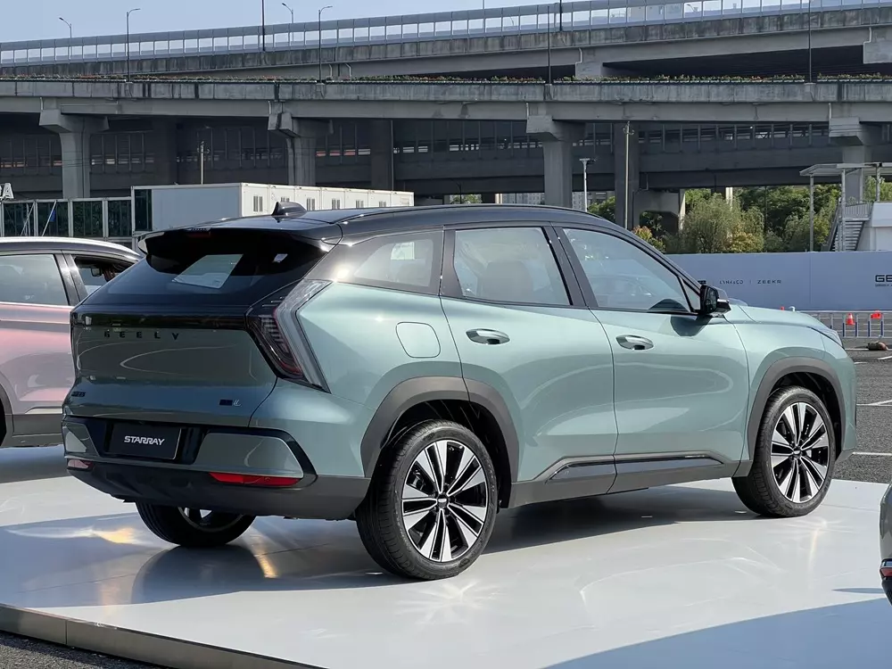 Geely Boyue L 2026 có thêm cản sau mới.