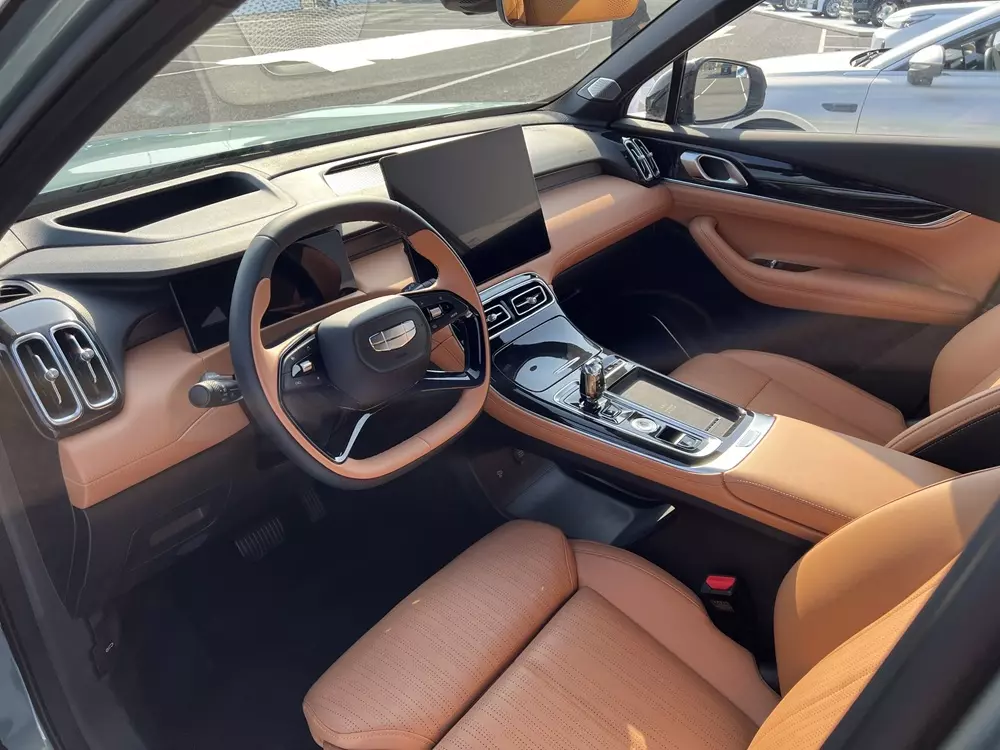 Khoang lái của Geely Boyue L 2026