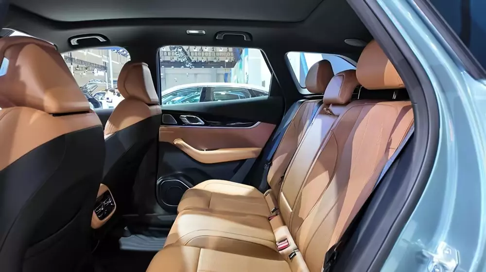 Hàng ghế sau của Geely Boyue L 2026