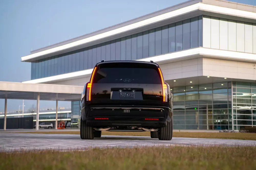 Hyundai Ioniq 9 Calligraphy Black Ink hiện chưa có giá bán