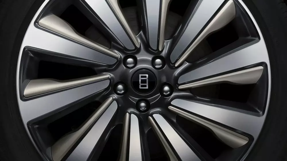 Mâm 23 inch của Range Rover SV Ultra được phối 2 màu tông xuyệt tông