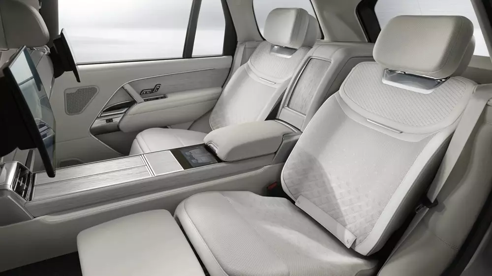 Range Rover SV Ultra không dùng chất liệu da trong nội thất