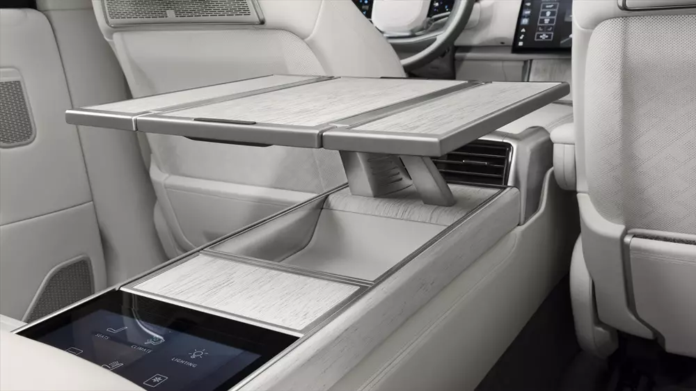 Range Rover SV Ultra là SUV 4 chỗ ngồi