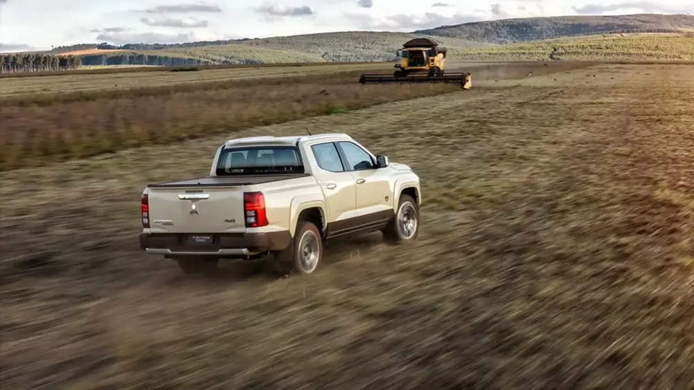 Mitsubishi Triton Terra sở hữu thùng sau có lớp lót bảo vệ