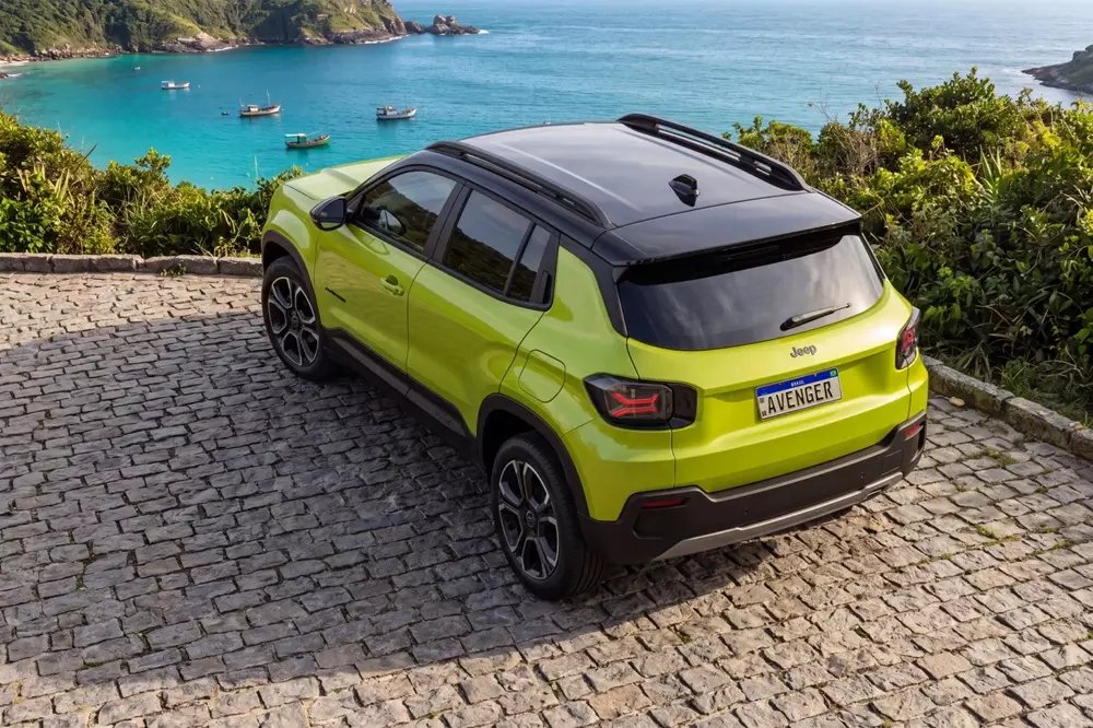 Jeep Avenger 2027 sơn 2 tông màu