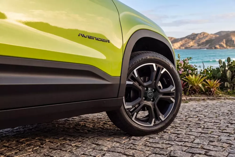 Jeep Avenger 2027 dùng mâm 18 inch