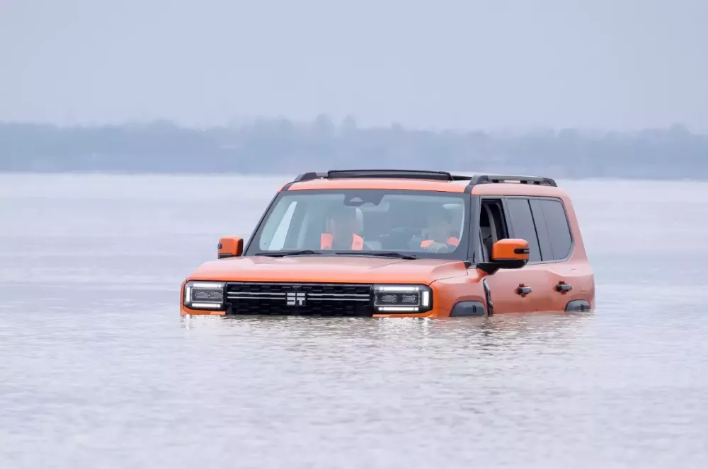 Jetour G700 vượt sông Dương Tử vào năm 2025