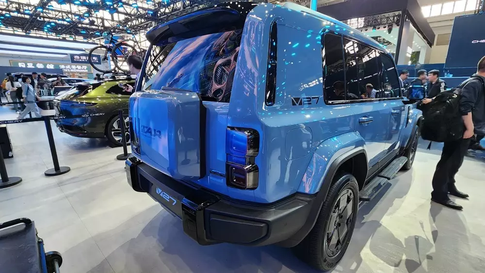 iCaur V7 sở hữu thiết kế vuông vức và đậm chất off-road