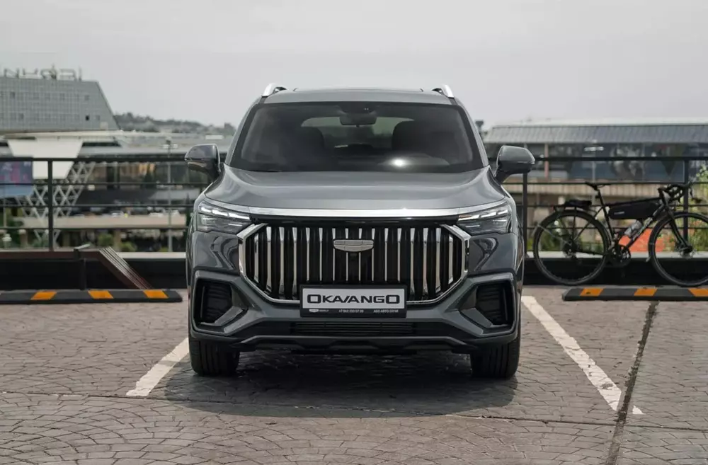 Geely Okavango nhìn từ phía trước