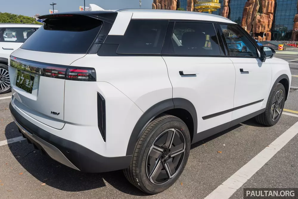 Jaecoo J7 SHS-H không có cổng sạc bên sườn phải như J7 PHEV