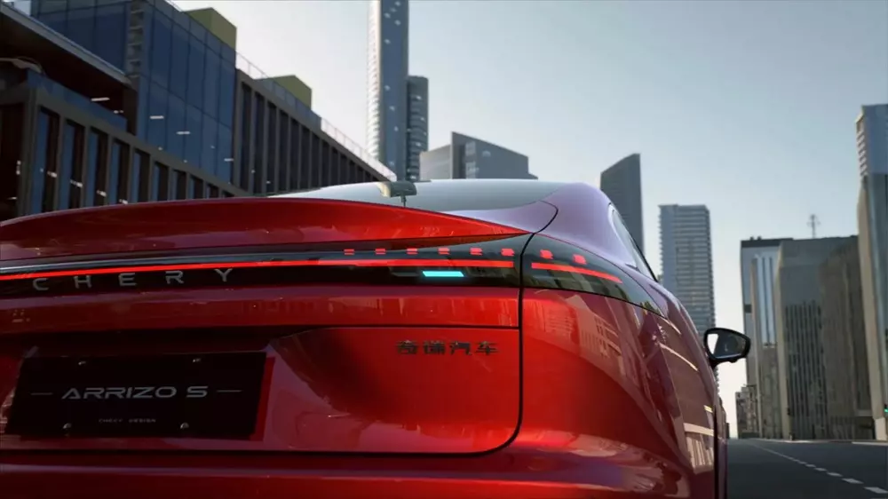 Cửa cốp sau của Chery Arrizo S tích hợp cánh gió đuôi vịt