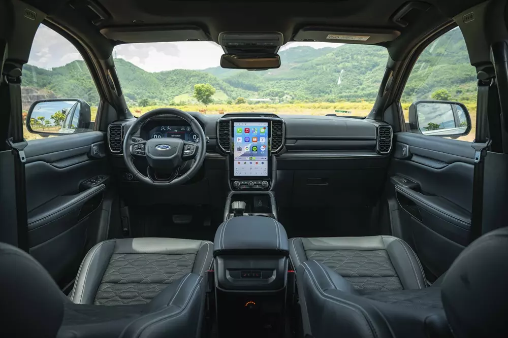 Nội thất của Ford Everest không chỉ rộng rãi mà còn tiện nghi