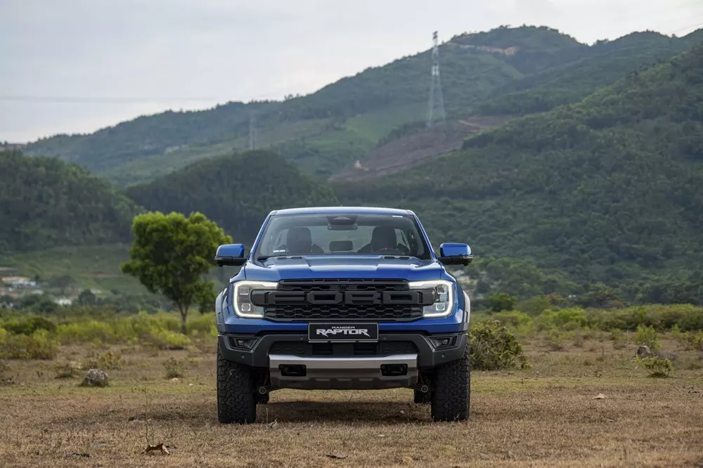 Hệ thống treo với giảm xóc FOX 2,5 inch là điểm cộng lớn của Ford Ranger Raptor V6 3.0L
