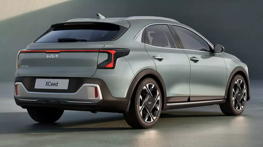 Thiết kế phía sau của Kia XCeed 2026 đã được nâng cấp