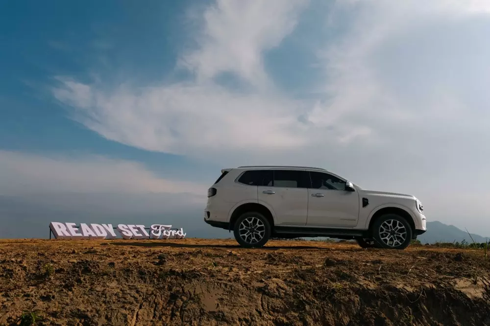 Ford Everest có thêm bản Platinum+ mới với động cơ xăng EcoBoost 2.3L