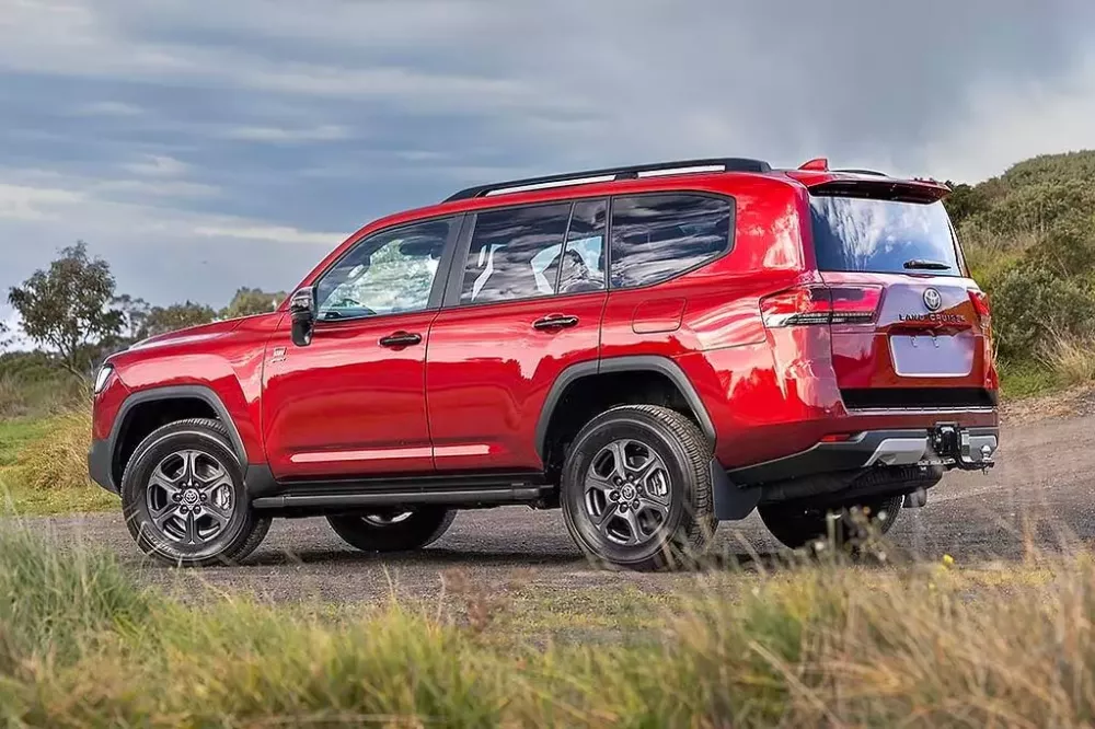 Toyota Land Cruiser 300 Hybrid dùng chung động cơ với Toyota Tundra và Lexus LX700h