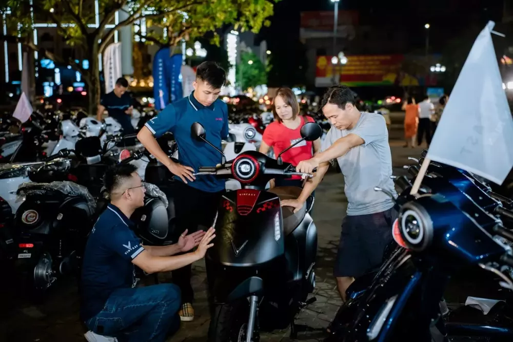 Người dùng yên tâm chạy xe máy điện “tẹt ga” nhờ hạ tầng và hậu mãi 5 sao của VinFast
