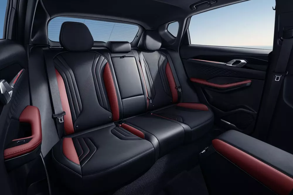 Hàng ghế sau của Geely Coolray 2026