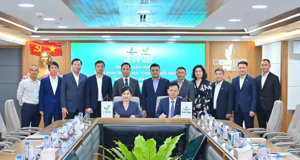 V-Green lắp 3.000 tủ đổi pin xe máy điện VinFast tại các cây xăng PVOIL