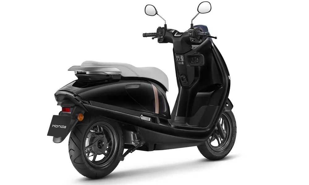 Honda UC3 sở hữu phạm vi di chuyển tối đa 120 km